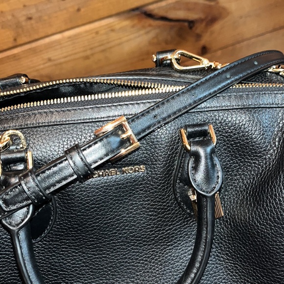 MICHAEL KORS BLACK GOLD SATCHEL HANDBAG/SHOULDER BAG VERY ROOMY NEW ADJ STRAP - Picture 12 of 15